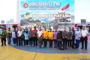 RIBUAN MASYARAKAT TERIMA LAYANAN BAKSOS KESEHATAN HUT TNI Ke 80 DI MONAS