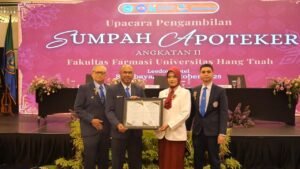 Fakultas Farmasi Universitas Hang Tuah Cetak 30 Apoteker Profesional