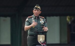 Pangdam V/Brawijaya Pimpin Upacara 17-an dan Berikan Penghargaan Prajurit Berprestasi 2025