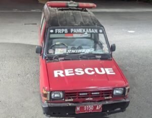 Ambulance FRPB Pamekasan Cabang Bangkalan Antar Jenazah dari Cargo Juanda ke Waru Pamekasan