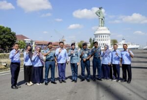 Pastikan ISIL Berjalan Sukses, Wakil Rektor II UHT Tinjau Kesiapan di KRI Bima Suci Koarmada II