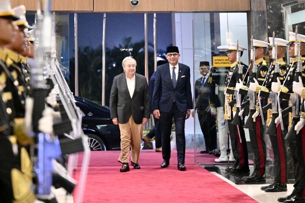 Sekjen PBB António Guterres Tiba di Indonesia, Disambut Jajar Kehormatan